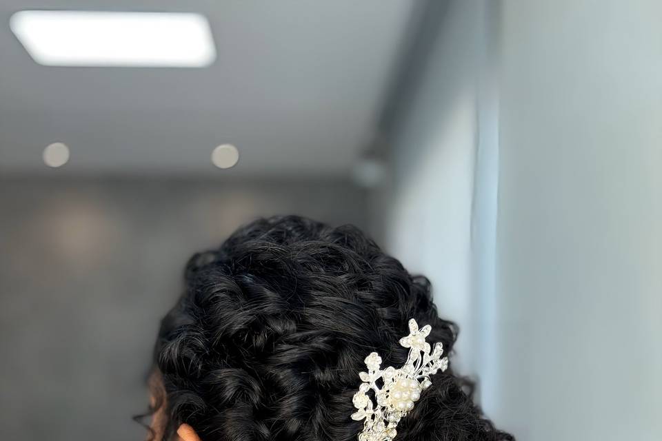 Penteado em cabelo cacheado