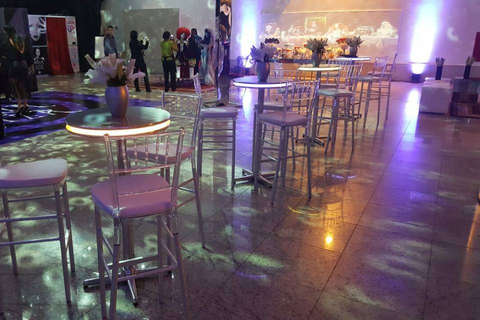 Bistrô de led com banquetas