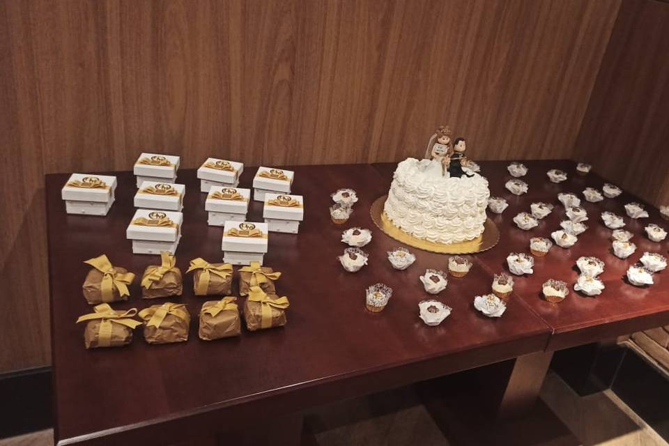 Mesas de bolo com bem casado