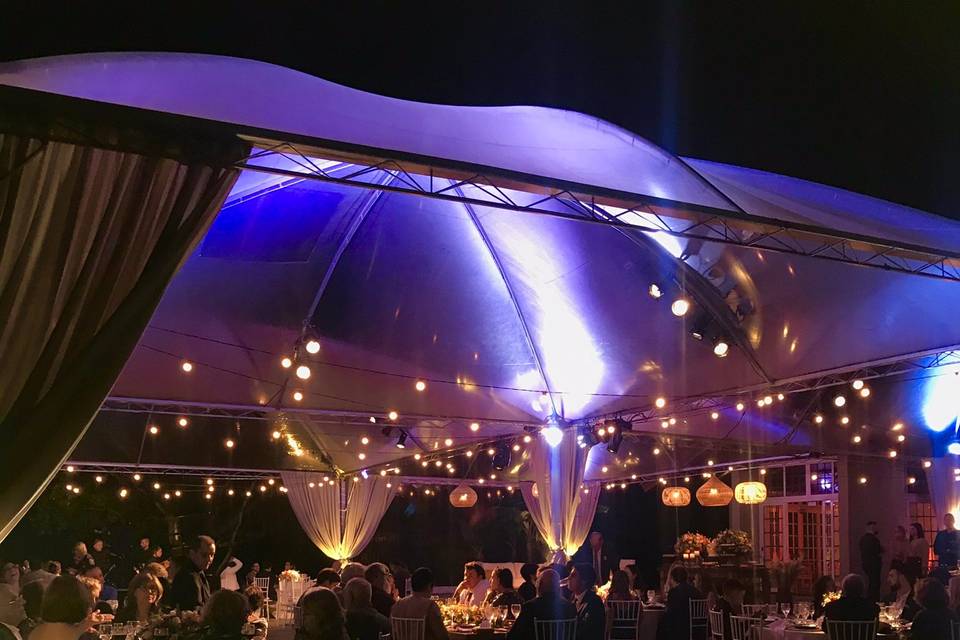 Iluminação de tendas com varal