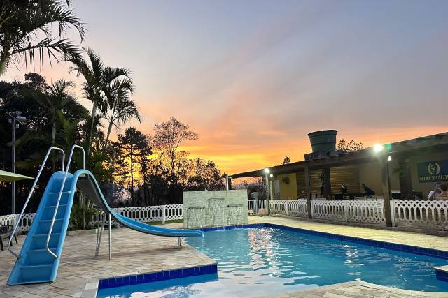 Piscina por do Sol
