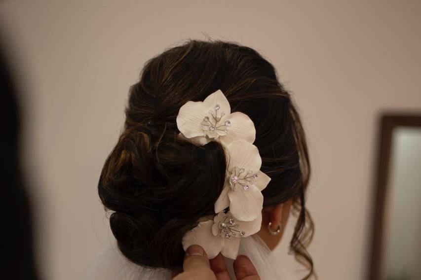 Últimos detalhes da noiva.