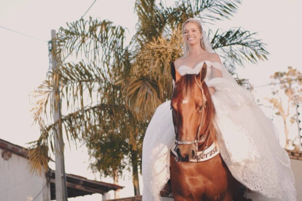 Noiva entrando de cavalo