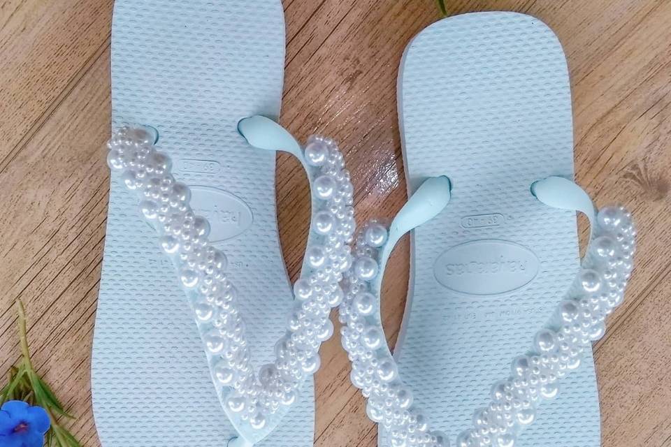 Havaianas decoradas com pérola