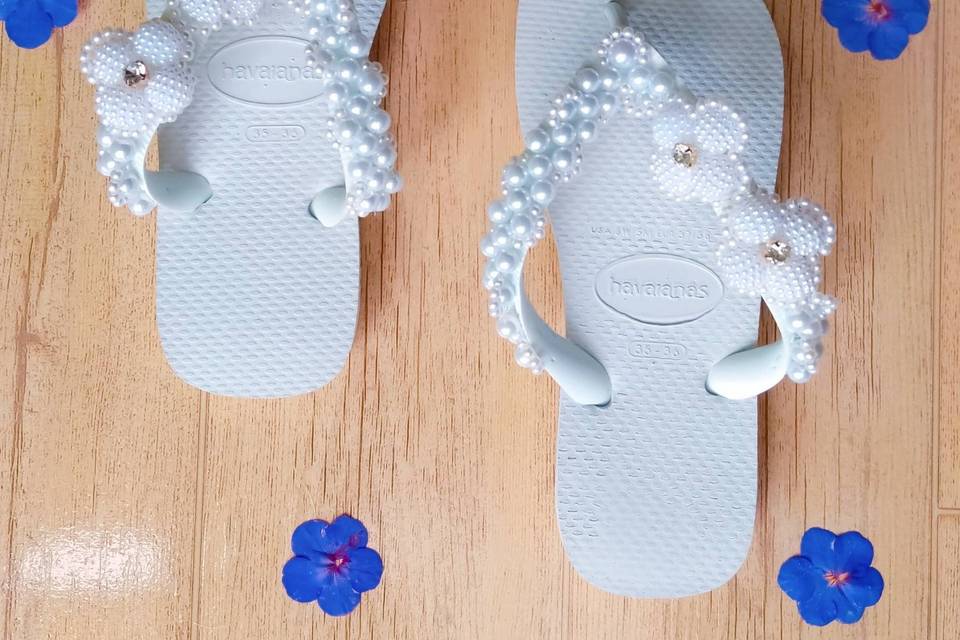 Havaianas decoradas com pérola