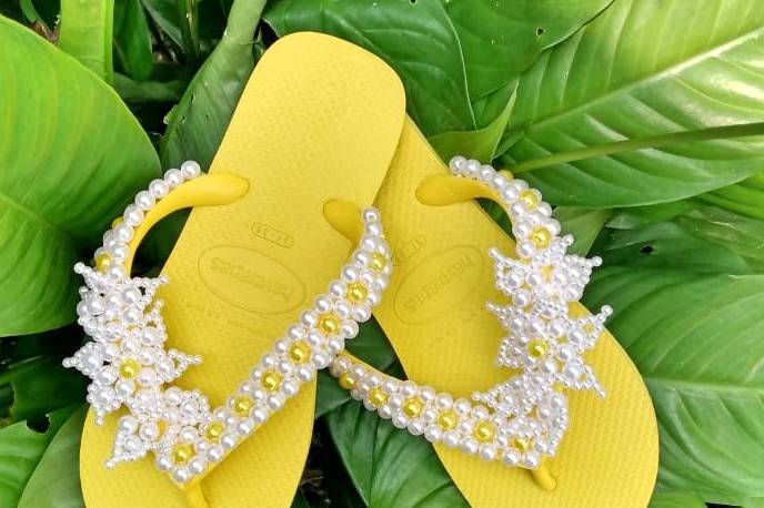 Havaianas decoradas com pérola