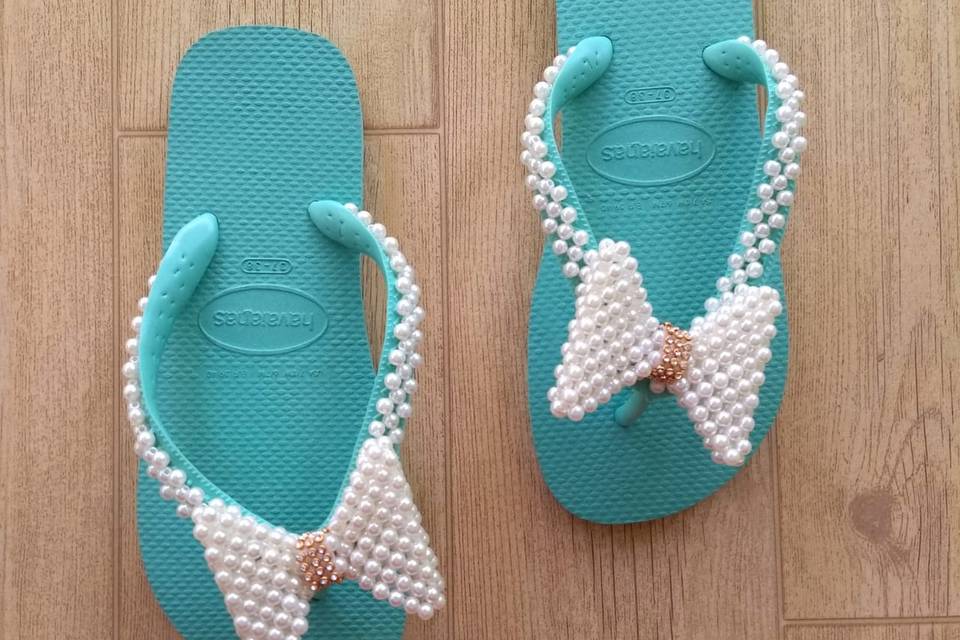 Havaianas decoradas com pérola