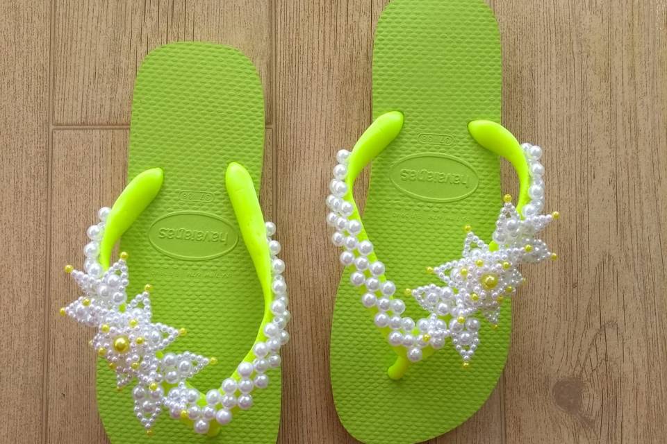 Havaianas decoradas com pérola