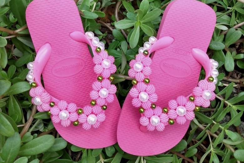 Havaianas decoradas com pérola