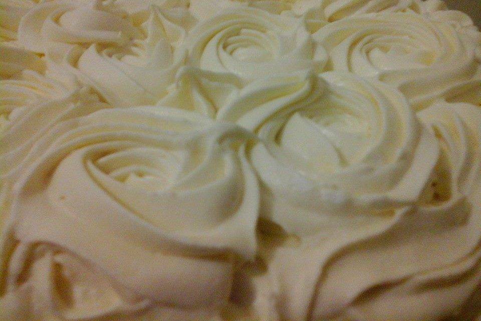 Bolo com chantilly