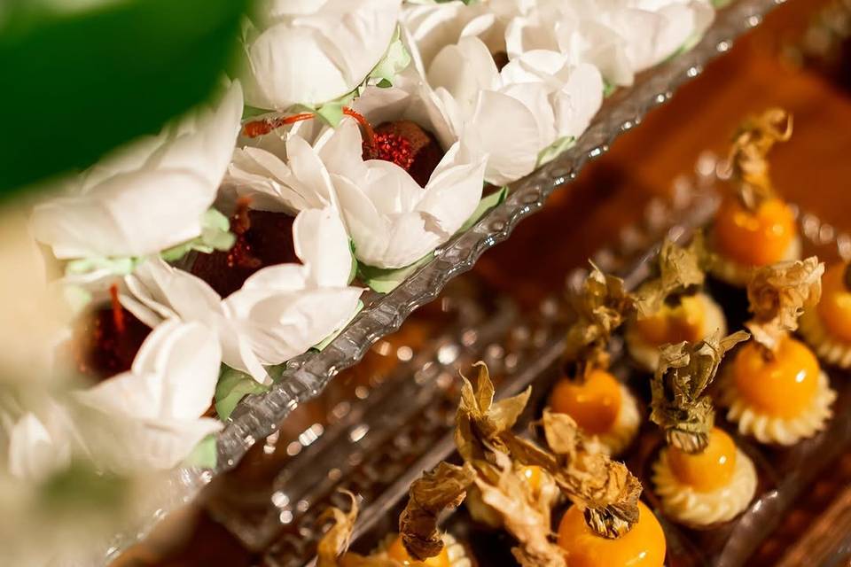 Bombom de cereja e physalis