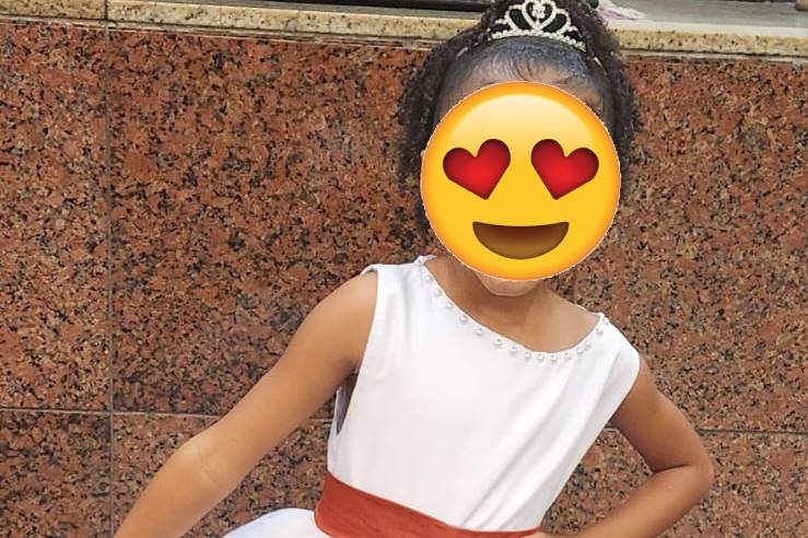 Vestido minimalista com faixa