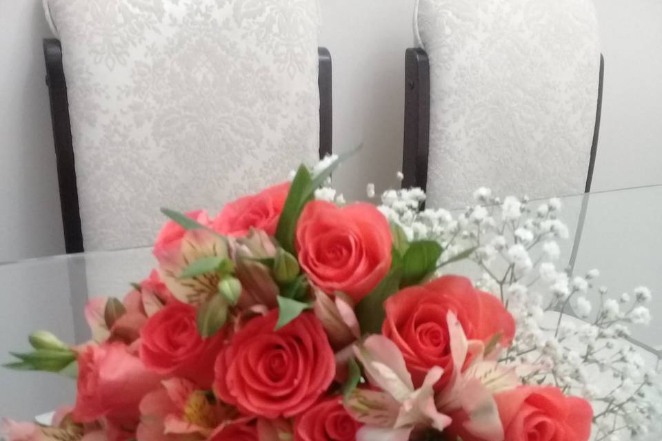 Bouquet rosacoral e alstroméli