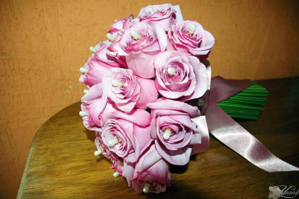 Bouquet de rosas com pérolas