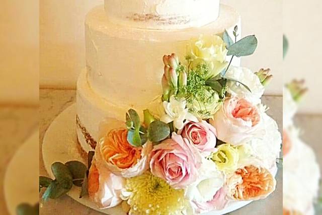 Bolo de Casamento em chácara.