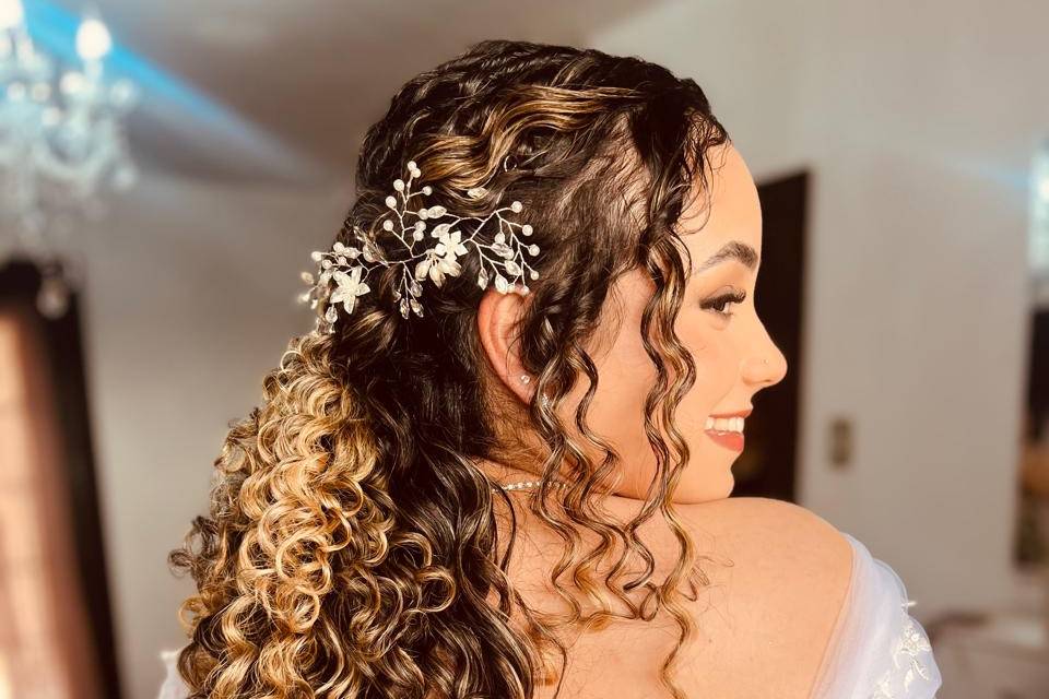Noiva Cacheada