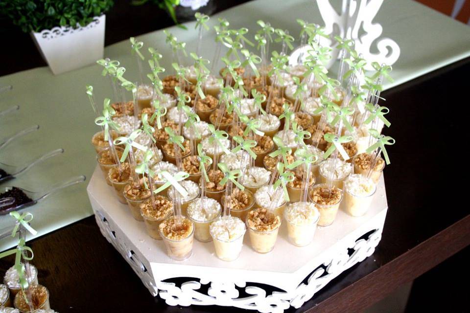 Doces de coco e amendoim
