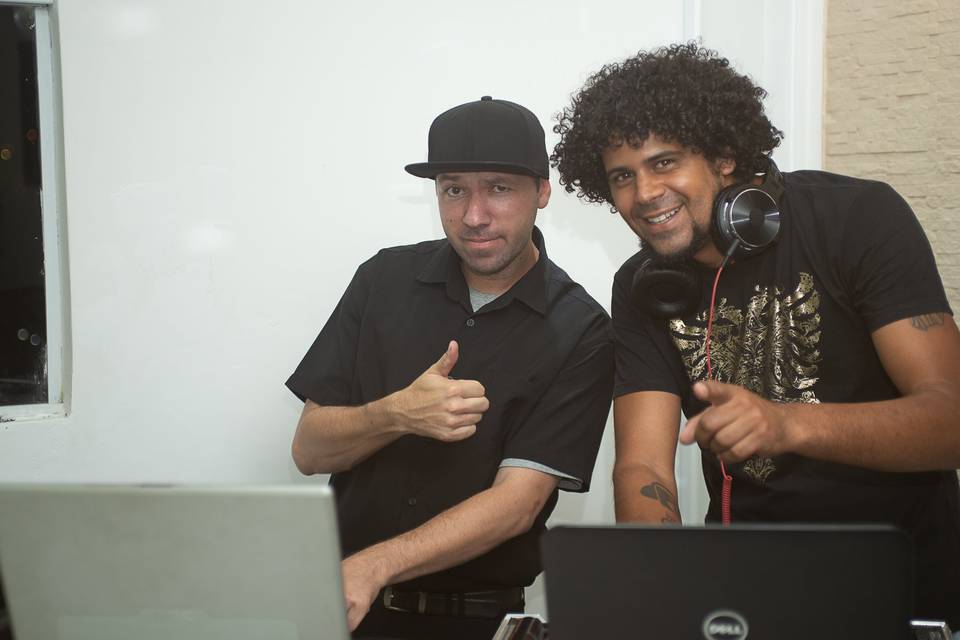 DJ e assistente