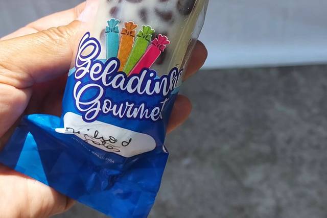 Sorvete de chocolate com chips