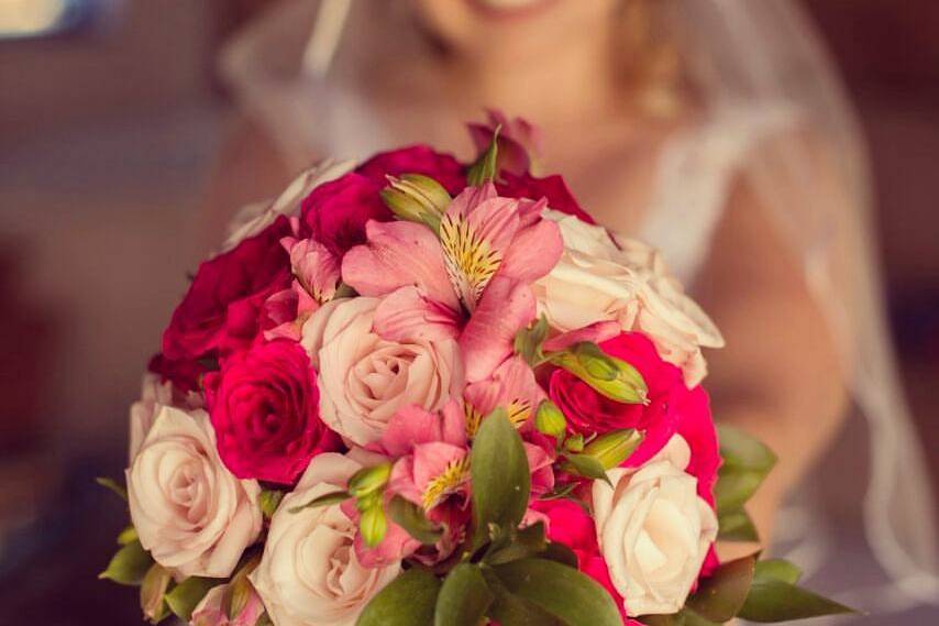 Bouquet mix de flores rosas