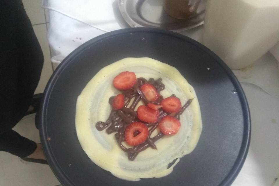 Crepe com chocolate e morango