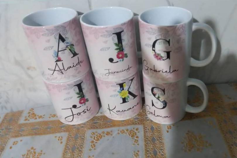 Caneca de porcelana personalizada