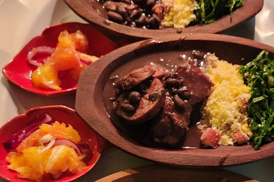 Buffet de feijoada em cumbucas