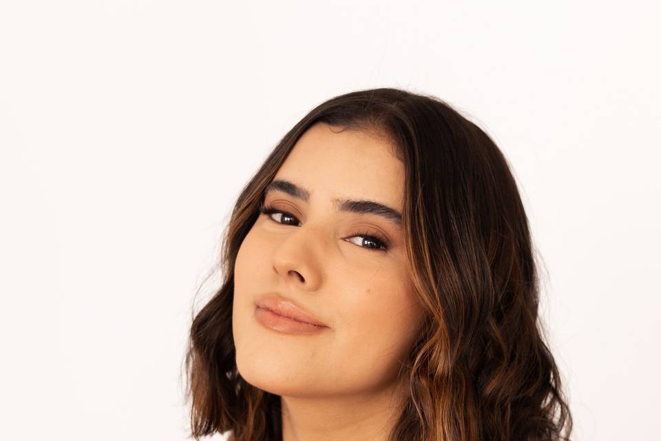 Nicoly Veloso - Maquiadora