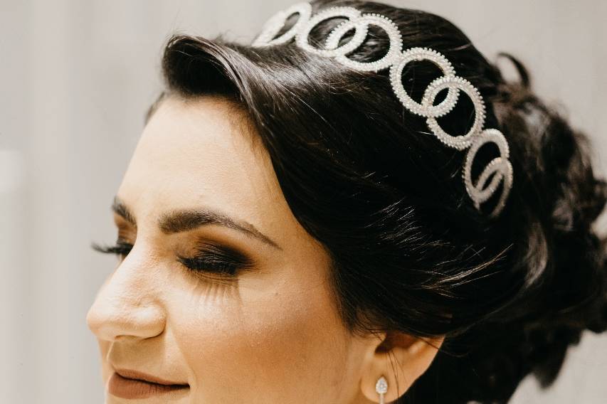 Penteado de noiva e maquiagem