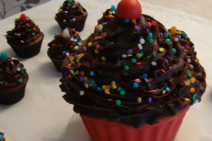 BIG CUPCAKE!