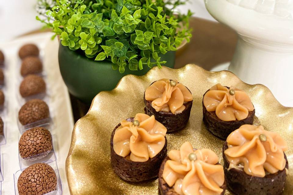 Mini Brownie com Caramelo