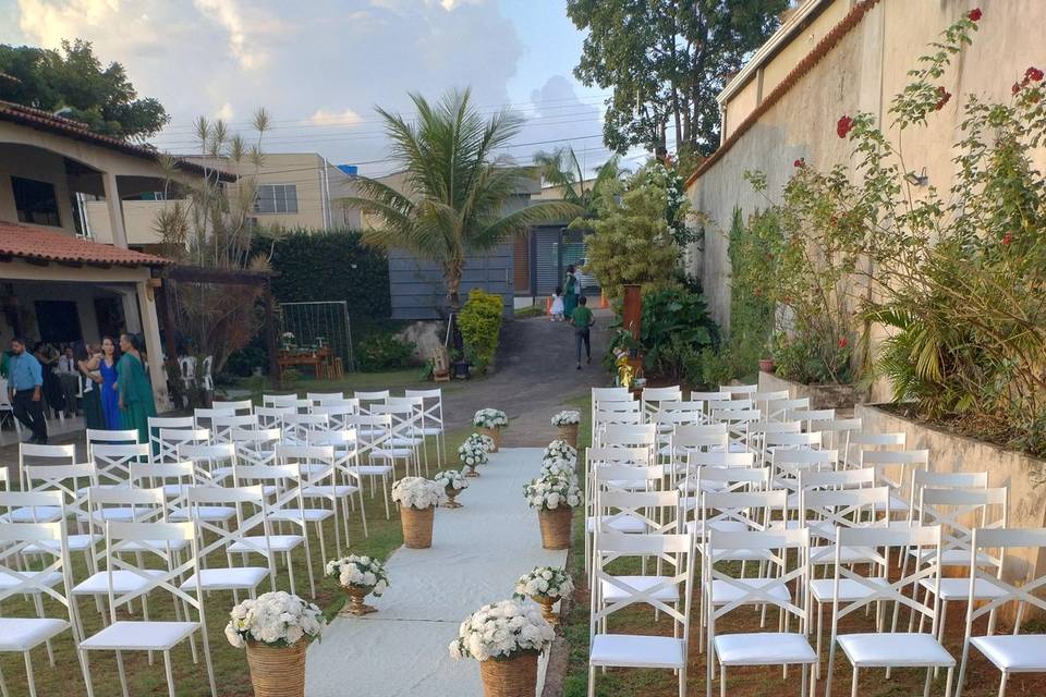 Casamento em espaço de festa.
