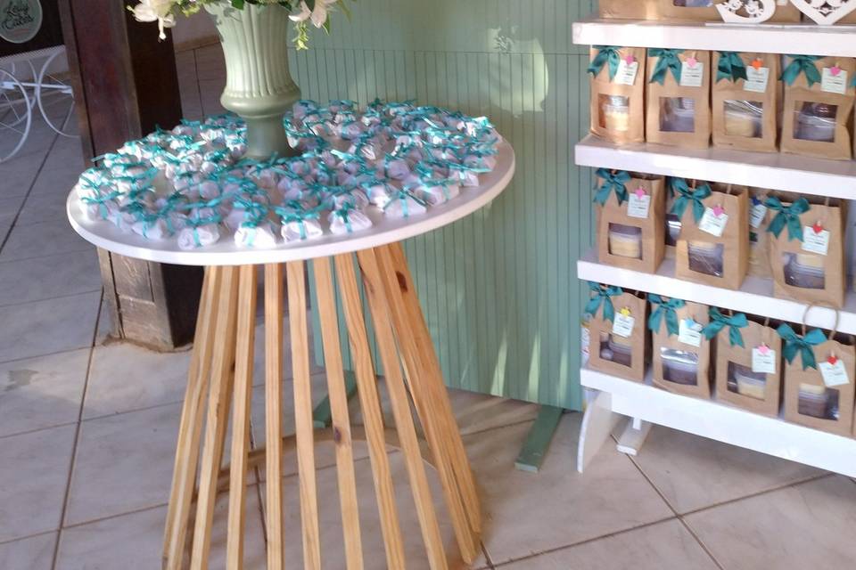 Mesa das lembrancinhas