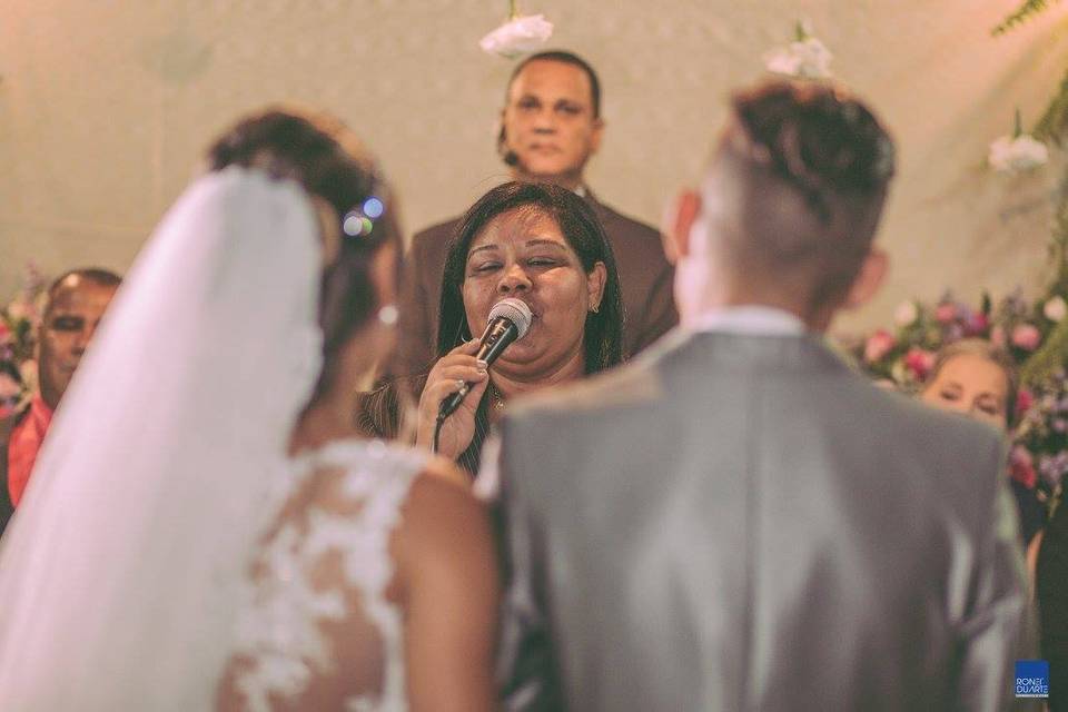 Cantando para os noivos
