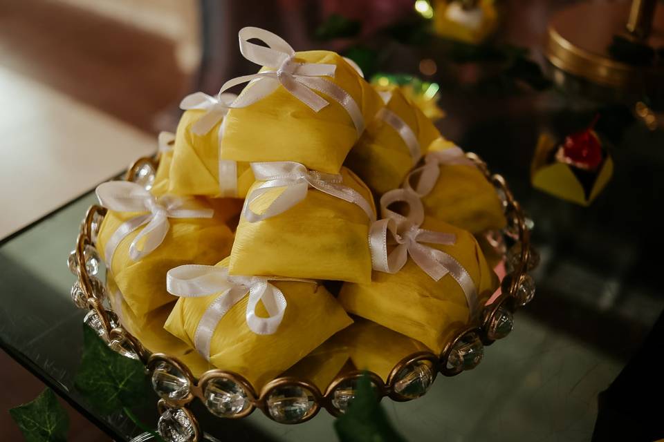 Amarelo