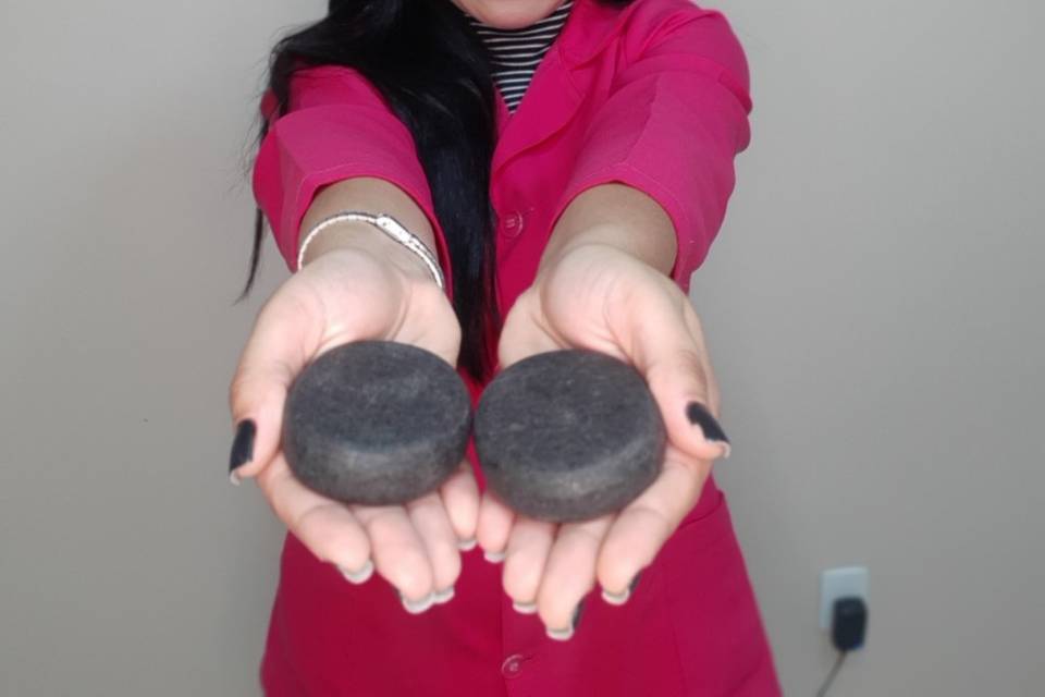 Massagem com Pedras Quentes