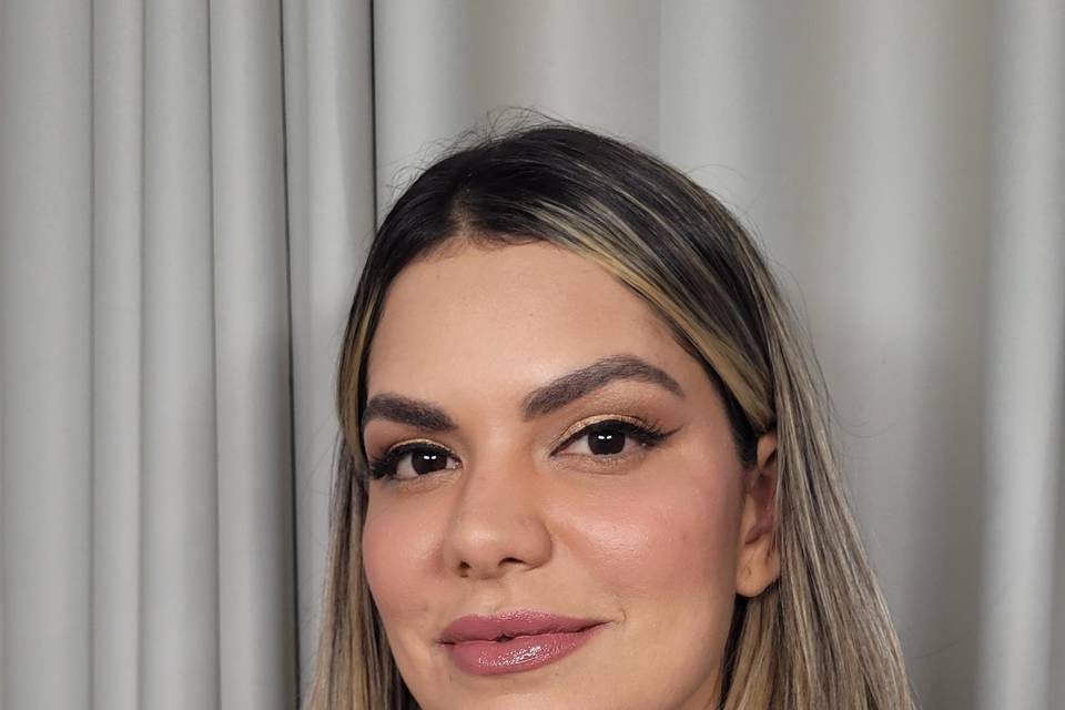 Laiz M. Bernardes Make up