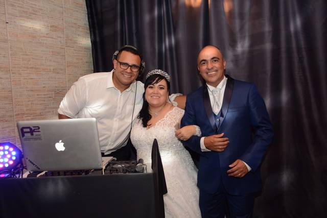 Dj Allbino com noivos