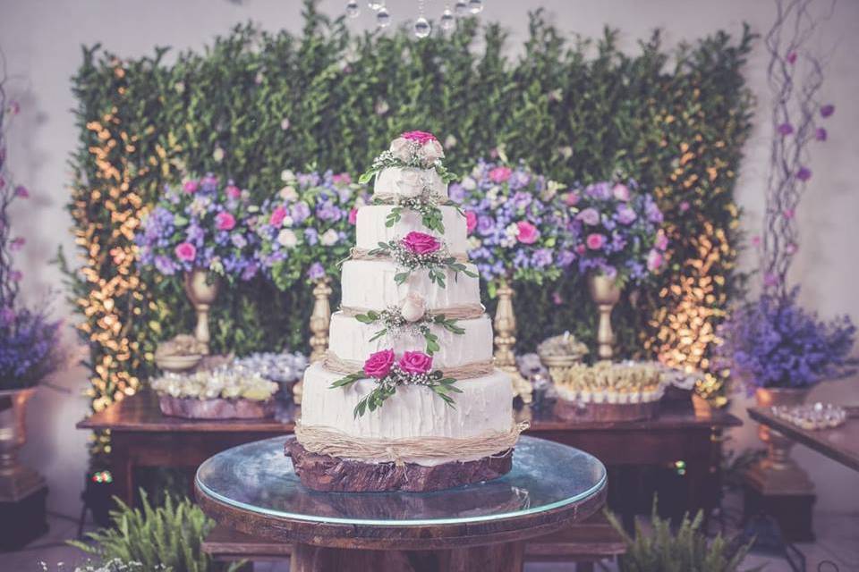 Bolo de casamento rústico