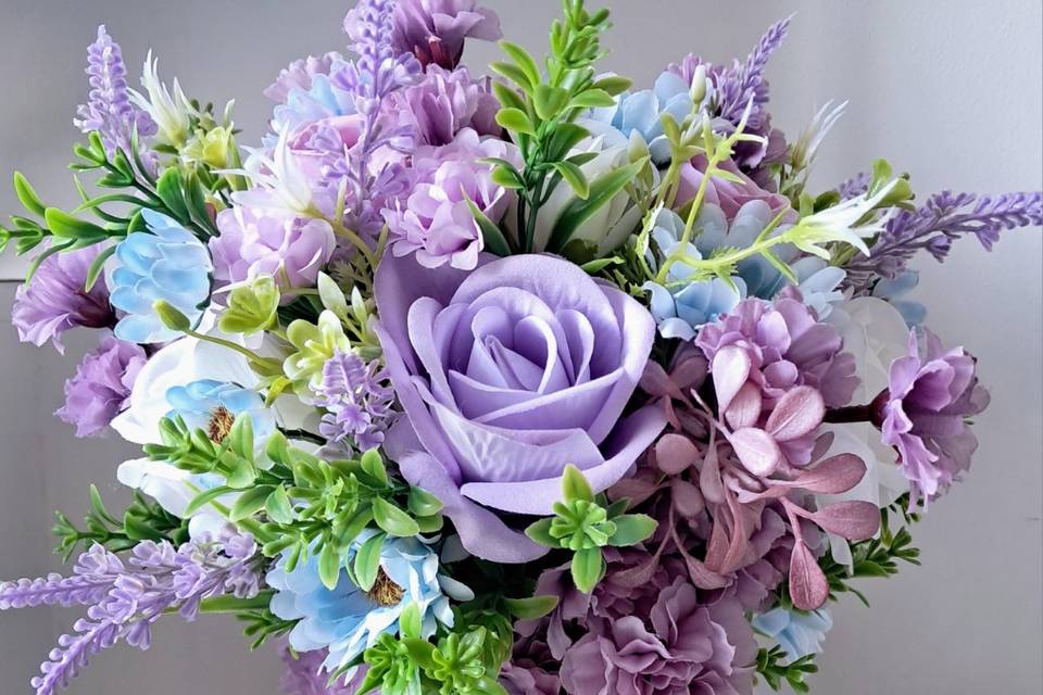 Buquê de noiva lavanda e azul