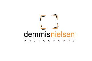 Logo Demmis Nielsen Fotografias