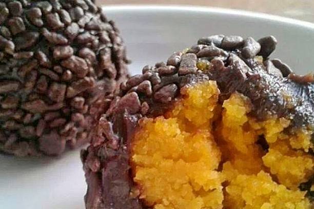 Brigadeiro com bolo de cenoura