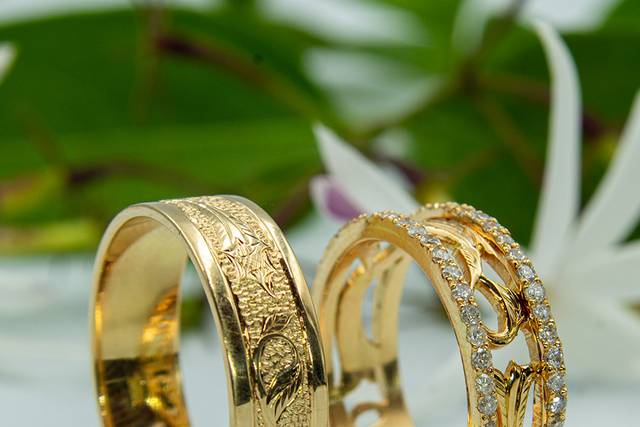 Alianças ouro e diamantes