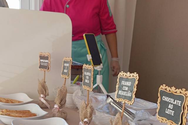 Doces e salgados.