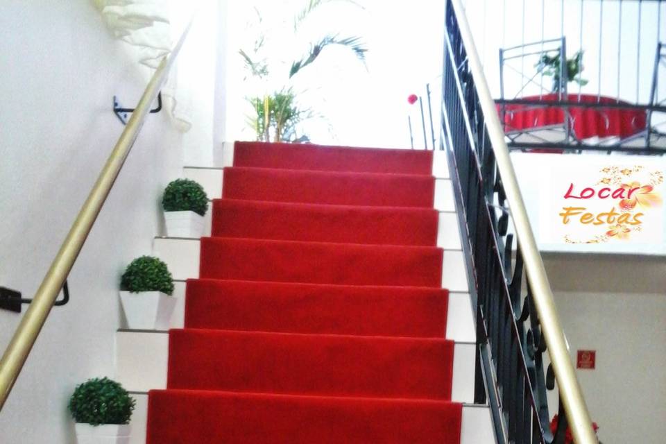 Escada com tapete