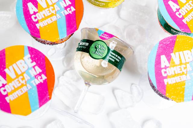 Vinho branco direto na taça