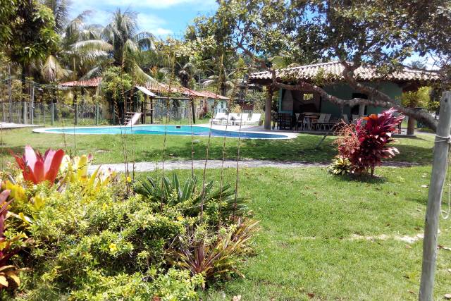 Espaço com piscina