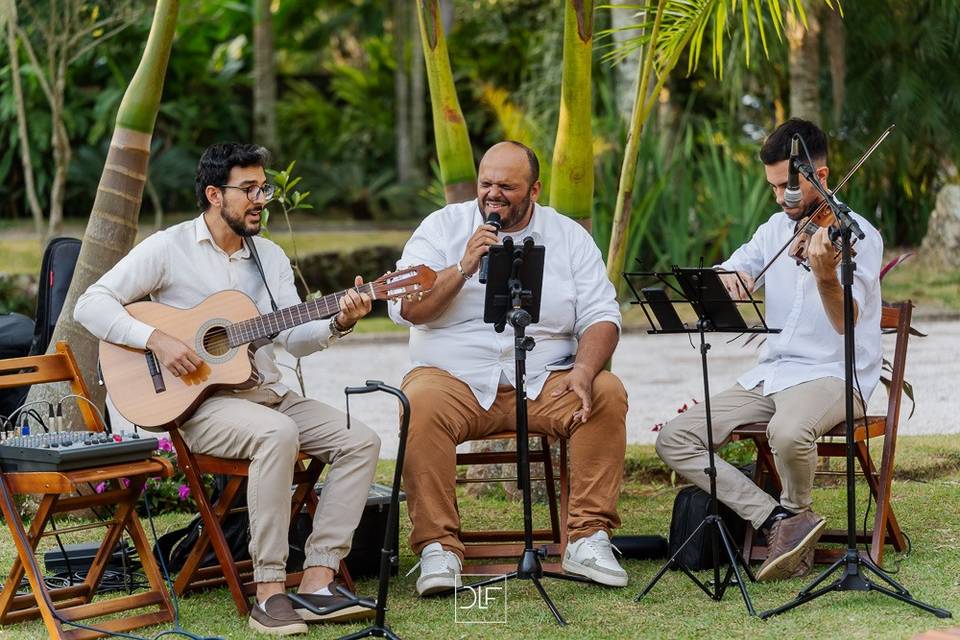 Trio: Violão, Voz e Violino