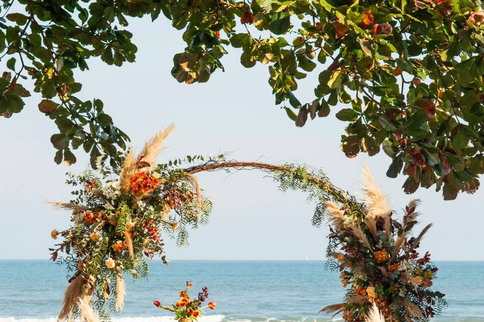 Arco cerimônia na praia