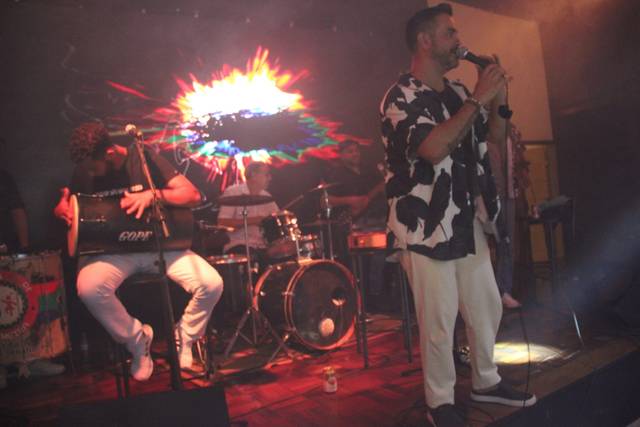 Grupo 100 Clichê